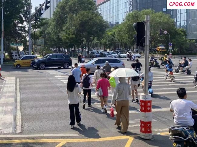 辽宁连发30多条高温预警 全省热浪滚滚