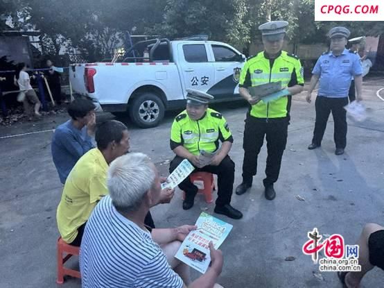 保靖：交通安全送上门守护“一老一小”出行路