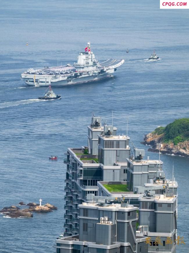 100秒感受山东舰航母编队视觉震撼 香港市民热情迎接