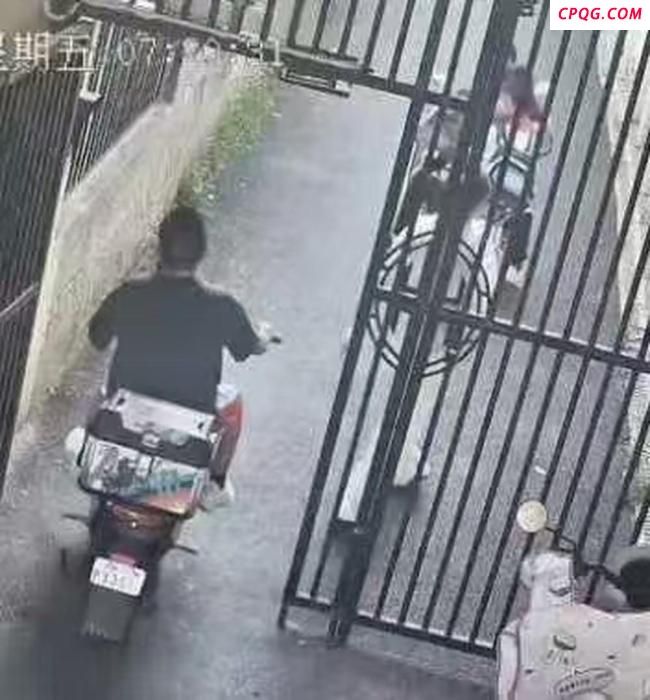 狗未拴绳咬伤人 狗主人拒赔称讹人 男子轻伤二级拒绝调解