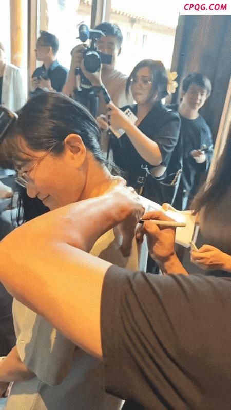 黄仁勋：希望我和数字分身一起变聪明 共赴智慧未来