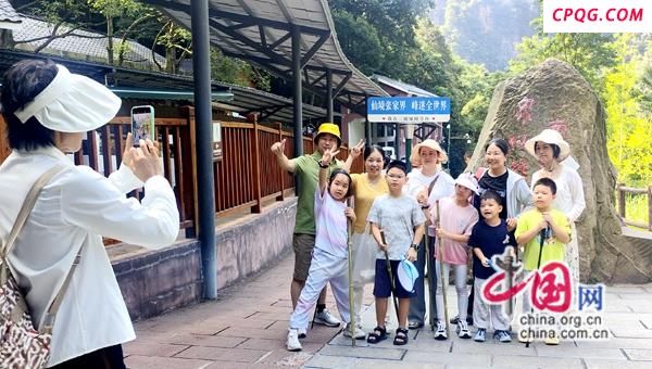 张家界武陵源亲子游升温：山水间解锁遛娃新体验