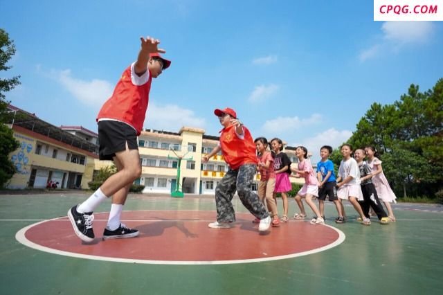 江西吉安：大学生支教关爱留守儿童
