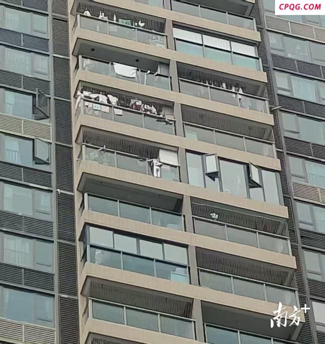 广州3岁男童被困24楼阳台外