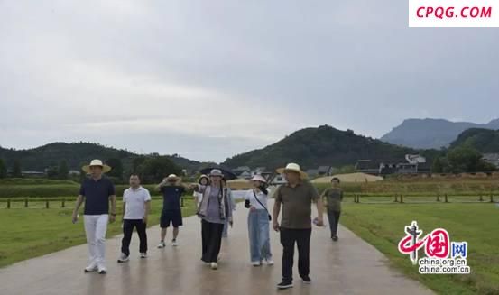 长沙湘西商会来龙山考察药膳产业共探发展路径