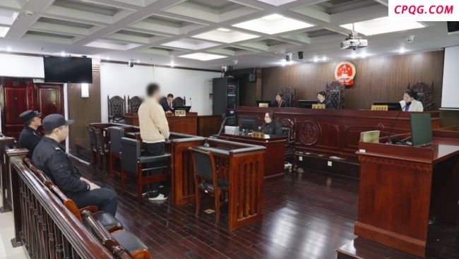 网恋花60万 “女友”竟是同屋工友