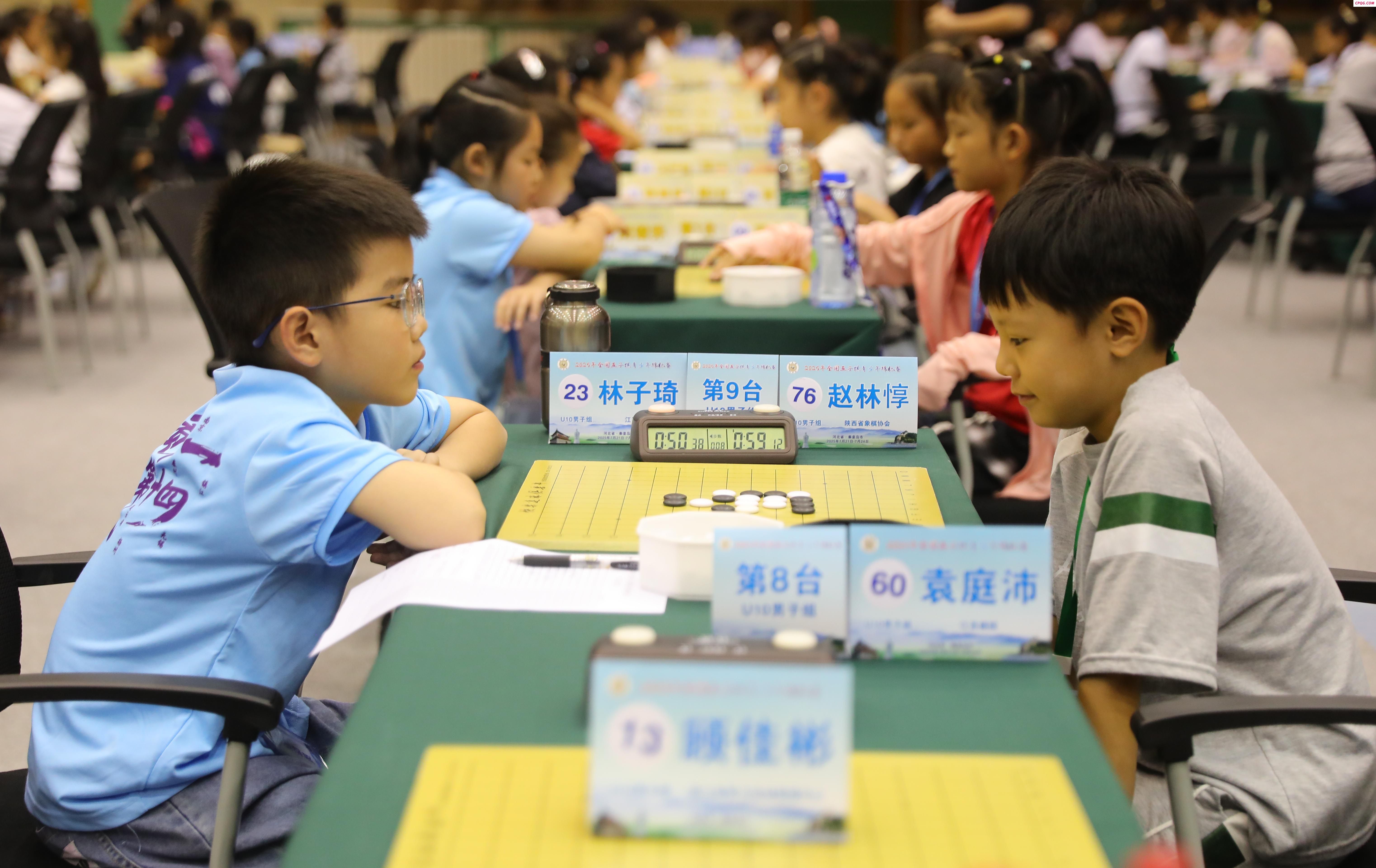 河北秦皇岛：2025年全国五子棋青少年锦标赛在秦皇岛基地开赛