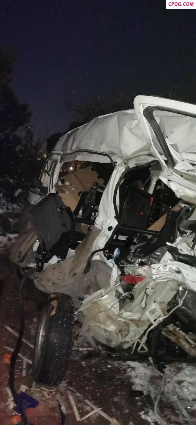 5人出差遇车祸3死2伤 亲历者回忆 结冰路面酿悲剧