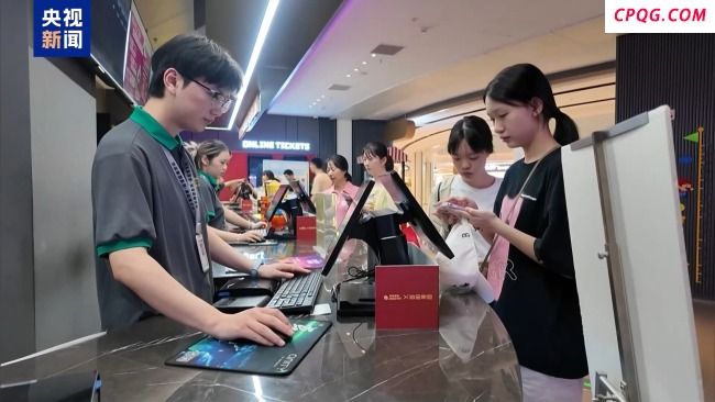 暑期档票房突破46亿 一张电影票撬动商圈消费