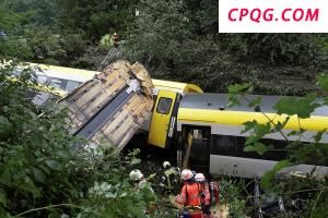 德国南部发生火车脱轨事故 致3人死亡