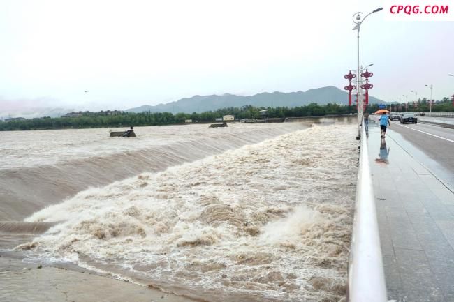 北京潮河白河交汇处水面宽近300米 密云水库泄流现场直击