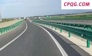 《特朗普爱上白宫保洁》为何海外爆火 边骂边看边付费