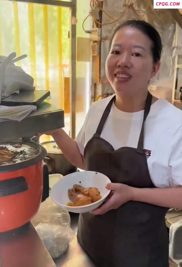 小伙和沙县阿姨成减肥搭子：瘦70斤