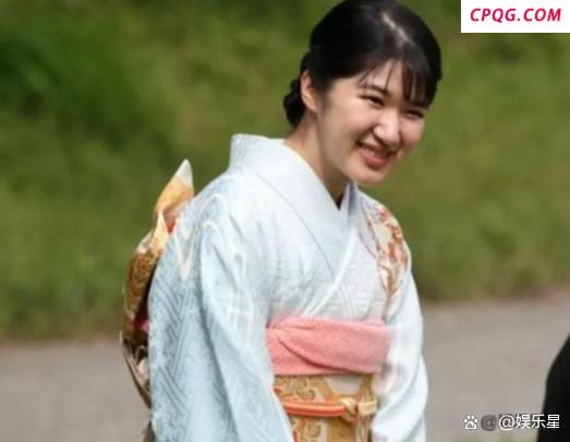 日本爱子公主和男友去动物园 长发及腰盼姻缘