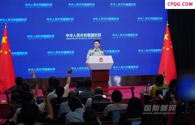 空军使用多架运-20送新飞行学员报到