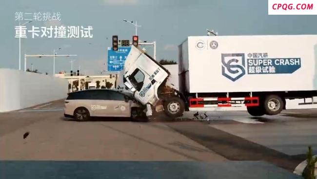 理想i8撞重卡为何引发舆论漩涡