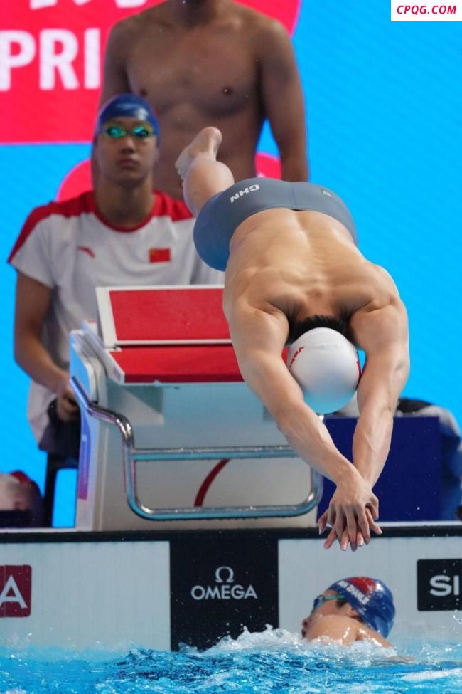 中国队男子4×200自接力夺银 刷新亚洲纪录