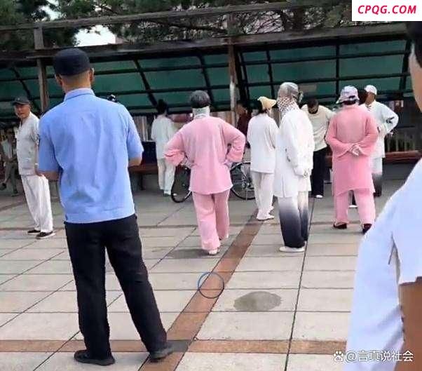 女子报警硬刚清晨5点广场舞 扰民争议再起