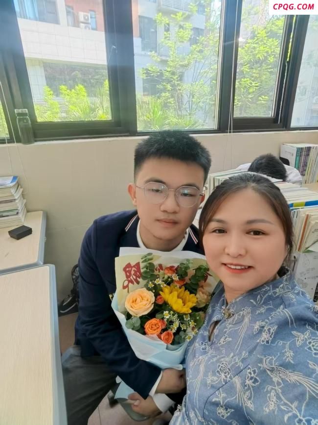 快递员母亲谈儿子弃北大选西湖大学