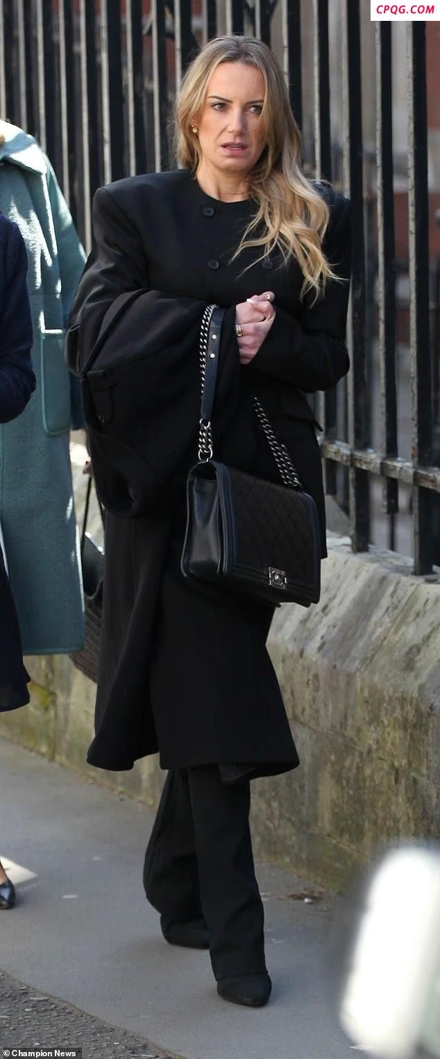 英男子与富婆离婚嫌分得少起诉获胜
