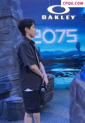 王楚钦出席代言品牌线下活动 展现强大内心与职业素养