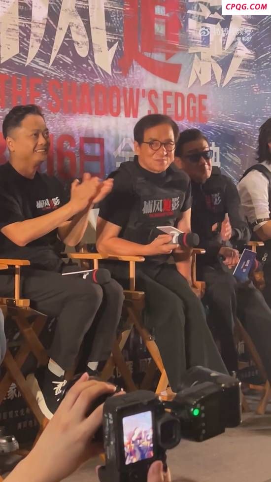 成龙回应退休：我会演一辈子 打到你们不看为止