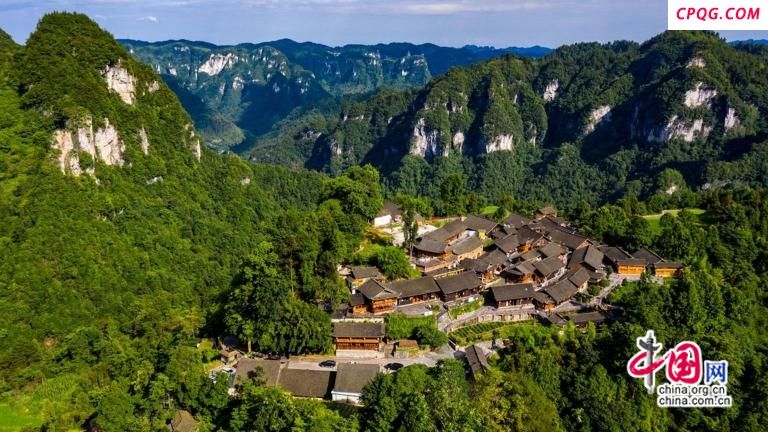 花垣假期文旅市场火爆 “锰三角”华丽转身 