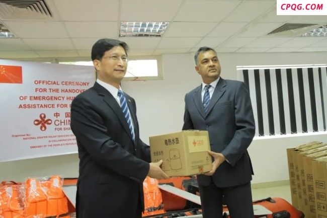 中国援助斯里兰卡抗洪救灾物资顺利交接 中斯友谊历久弥坚