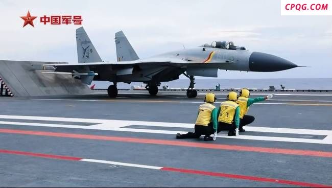 辽宁舰遭无人机逼近，歼15挂弹升空 展现强大反制能力