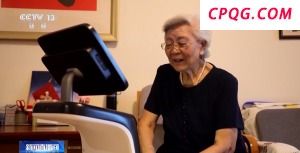 陪下棋能“体检” 探访养老机构里的保姆机器人