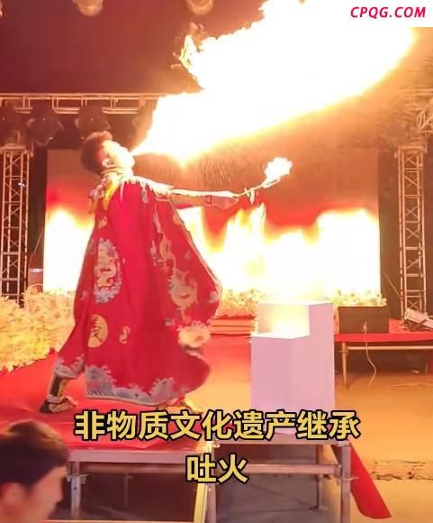 男子口鼻同时吹3唢呐吹到流鼻血 技艺与辛酸背后的坚持