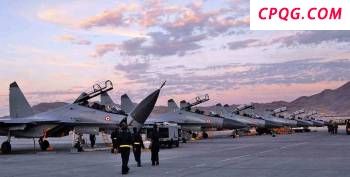 达美航空2架客机剐蹭192名乘客被转移 航班延误引发关注