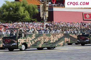 俄军火商前线部署先进无人机 可滞空20天的！