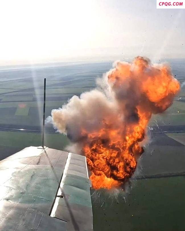 乌克兰农用机挂载空空导弹上战场 应对无人机威胁