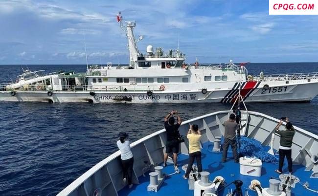 菲律宾出动多艘海警舰船 黄岩岛对峙失败