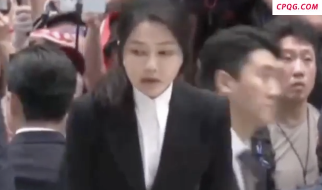 曝金建希穿4398号囚服拍大头照 前总统夫妇同被羁押