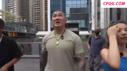 台湾网红“馆长”感叹深圳高楼林立