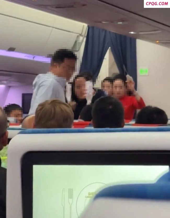川航称乘客互相泼水会由公安处理