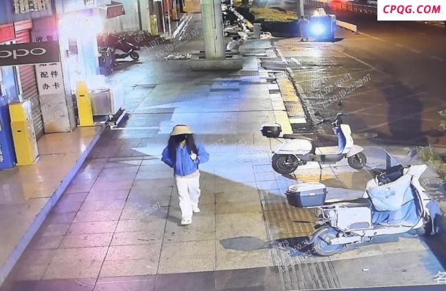 男子穿女装进手机店盗窃被抓
