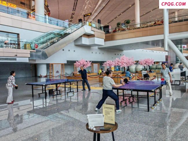 江北机场可以免费打乒乓球了 旅客休闲新选择