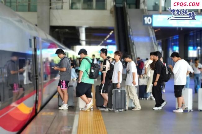 火车学生优惠票使用不再限于寒暑假 学年内随时可用