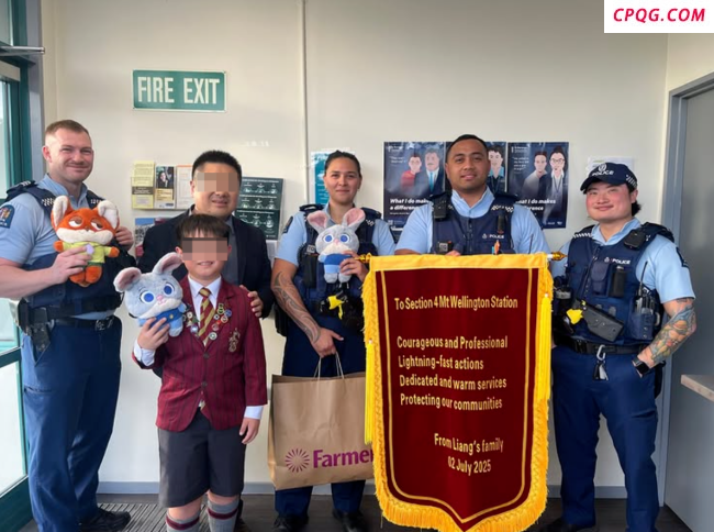 新西兰一警局收到中国样式锦旗