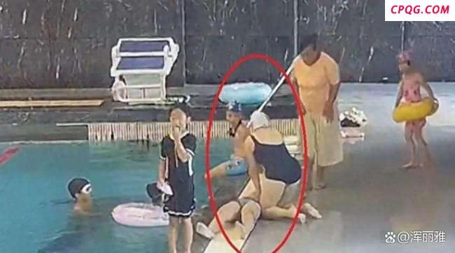休假护士游泳馆救回溺水小孩 专业本能显神威