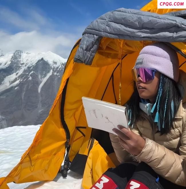 当地人说抬受伤驴友下山收6万并不贵 买命的钱花得值