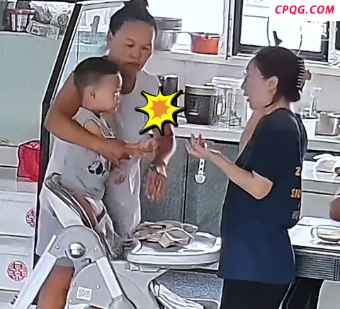 儿媳被2岁孙子打婆婆现场反打护媳：这是我女儿，凭什么让你打