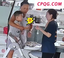 拉萨街头张灯结彩庆祝氛围浓 祥和欢腾迎大庆