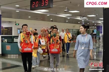 妈祖神像搭机坐商务舱飞赴巴黎
