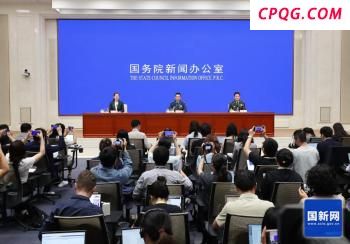 马克龙回应特朗普与自己贴耳说悄悄话未关麦：他确实对自己能达成和平协议很有信心