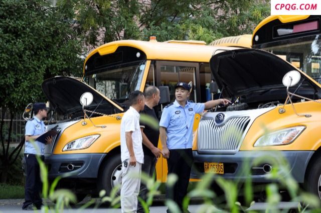 江苏宝应：平安入校 伴航开学