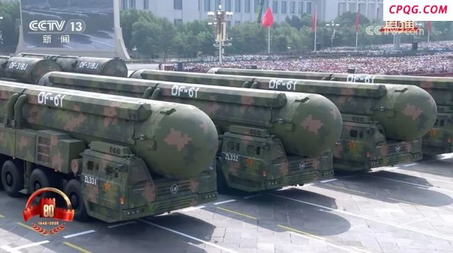 “巨浪-3”亮相阅兵现场 展示核威慑力量